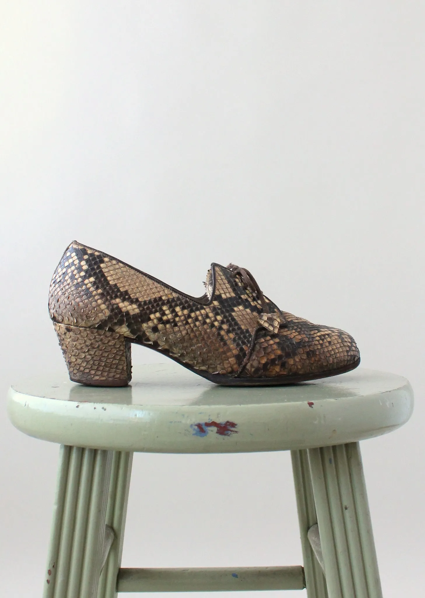 Vintage 1930s Snakeskin Lace Up Loafers